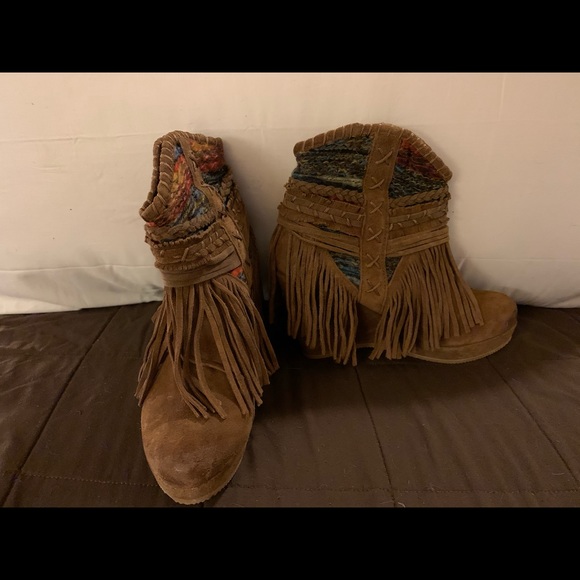 Brown suede booties - Picture 2 of 3